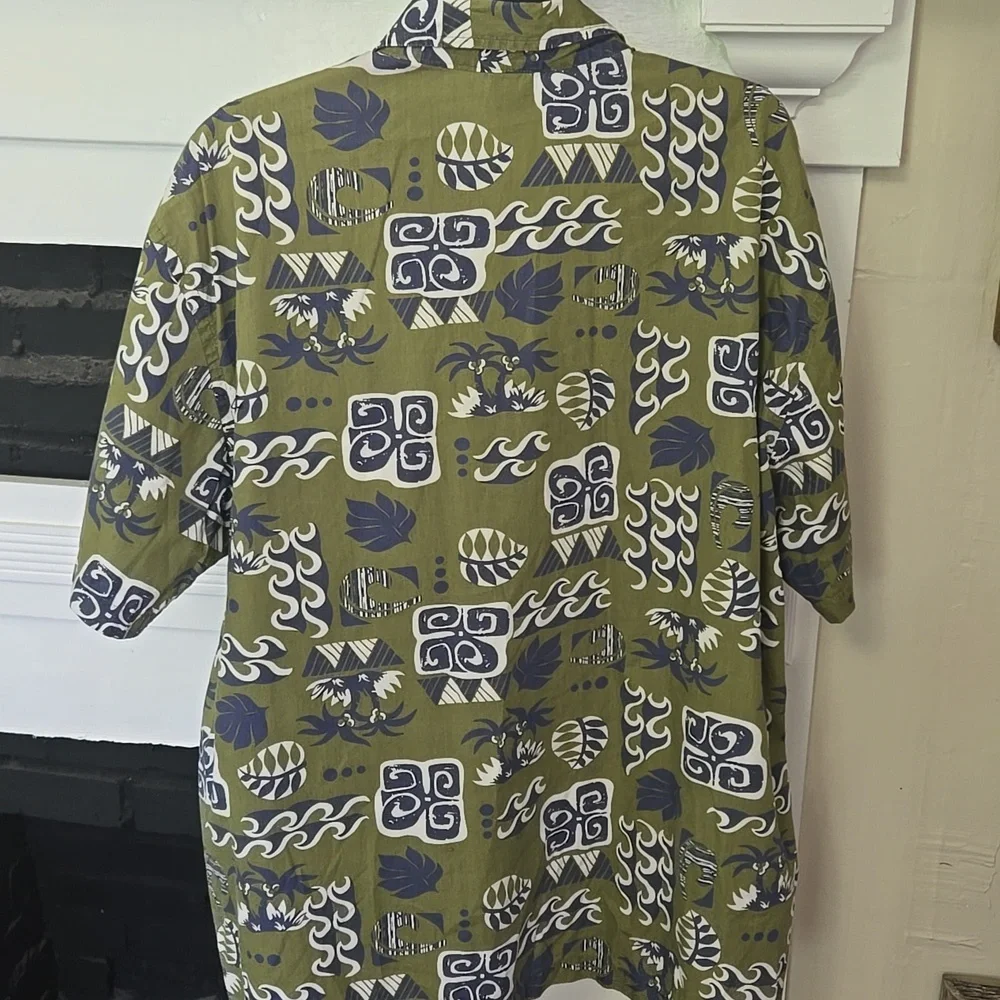 Old Navy Green and Blue Patterned Men's Shirt - Picture 9 of 9